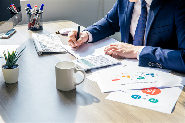 管理咨詢?cè)跀?shù)字時(shí)代的重要性：洞察趨勢(shì)、擁抱變革