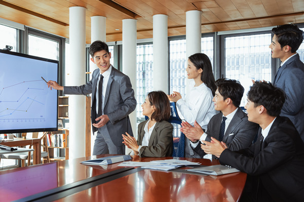 優(yōu)化組織內(nèi)部協(xié)同與溝通機(jī)制，提高組織效率和執(zhí)行力