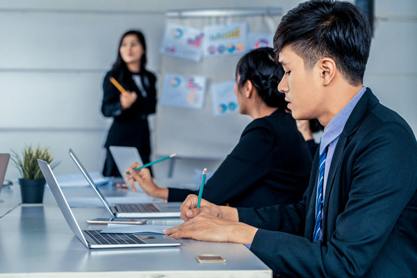 集團(tuán)管控：從分散到集中，打造高效協(xié)同的管控模式