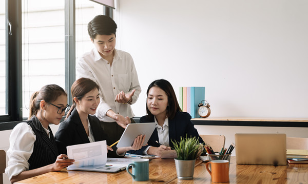 戰(zhàn)略協(xié)作：凝聚團(tuán)隊力量，共創(chuàng)輝煌未來