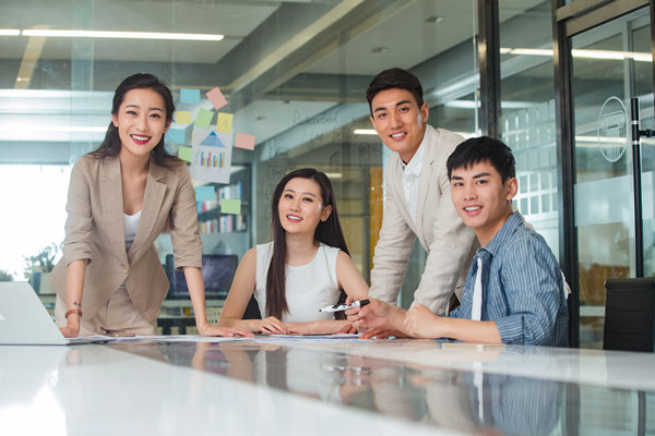 績效考核與反饋：及時反饋，指導(dǎo)改進