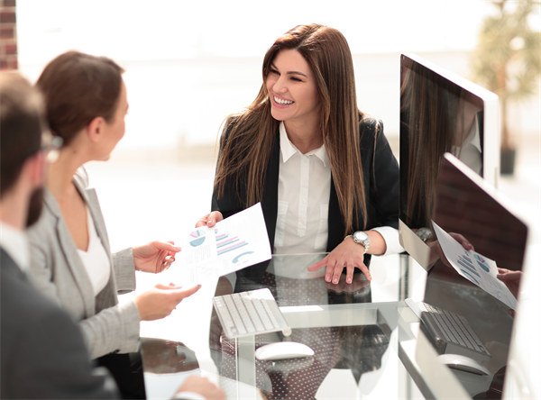 績效評估與反饋：客觀評估，持續(xù)改進