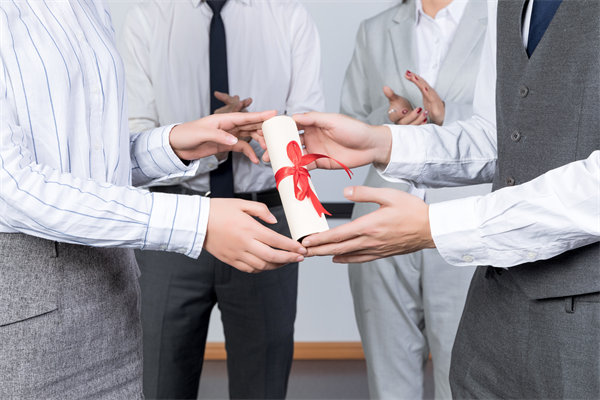 人力資源激勵機(jī)制的物質(zhì)激勵與非物質(zhì)激勵怎么運用？