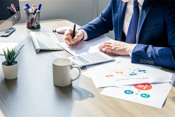 如何科學(xué)設(shè)定年度經(jīng)營目標(biāo)以引領(lǐng)企業(yè)穩(wěn)健增長？