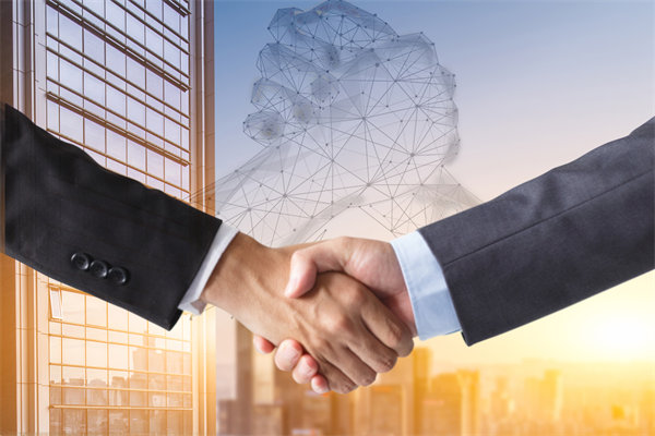 如何根據(jù)企業(yè)戰(zhàn)略調(diào)整組織架構(gòu)以支持未來發(fā)展？