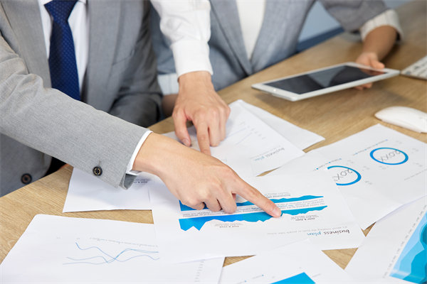 如何制定有效的市場(chǎng)營(yíng)銷(xiāo)計(jì)劃以驅(qū)動(dòng)年度銷(xiāo)售目標(biāo)達(dá)成？