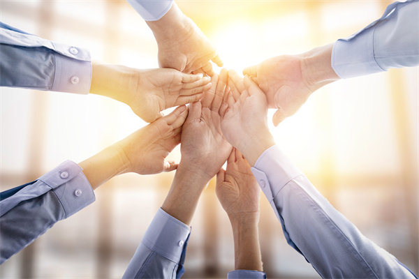 企業(yè)文化重塑：咨詢(xún)?nèi)绾瓮诰虿⑺茉旌诵膬r(jià)值？