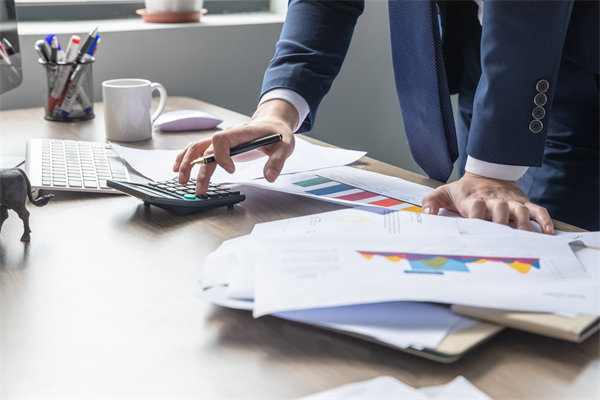 行業(yè)變革下，薪酬調(diào)整策略如何緊跟市場步伐？