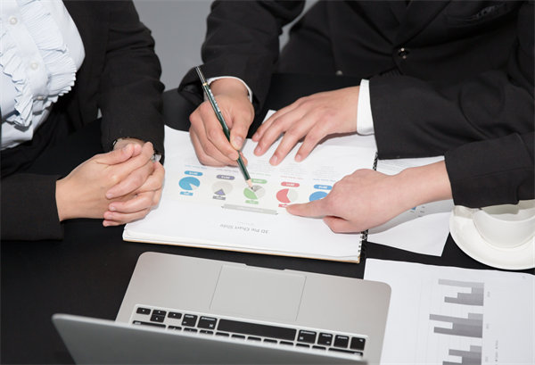 績效反饋如何有效溝通，避免誤解并激發(fā)員工潛能？