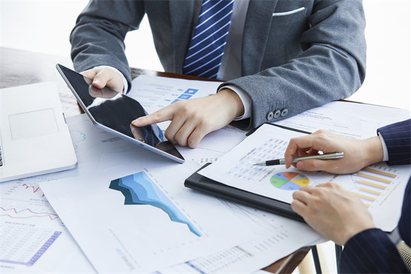 薪酬管理如何平衡內部公平與外部市場競爭力？