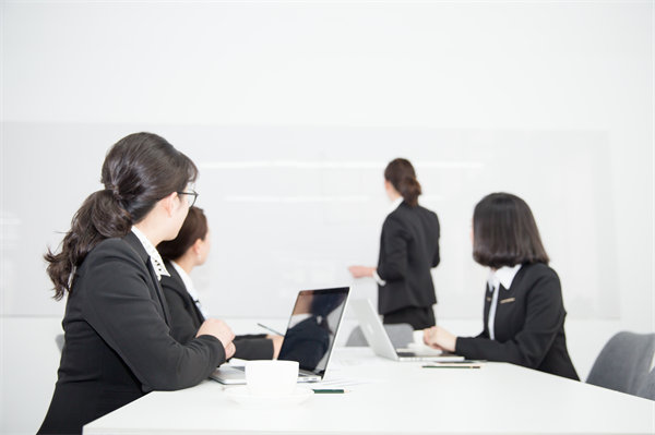 成本削減與效益增長，咨詢?nèi)绾握业阶罴哑胶恻c？