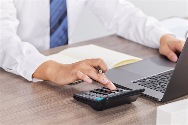 如何建立高效預(yù)警系統(tǒng)，及時(shí)應(yīng)對(duì)預(yù)算超支風(fēng)險(xiǎn)？