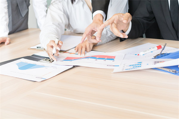 年度經(jīng)營計(jì)劃中的員工培訓(xùn)與發(fā)展計(jì)劃如何設(shè)計(jì)？