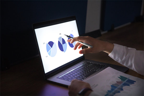 00后吐槽公司無效加班被開除，企業(yè)戰(zhàn)略有何感悟？