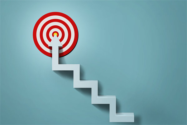 如何平衡員工個(gè)人績(jī)效與企業(yè)整體目標(biāo)，實(shí)現(xiàn)雙贏？