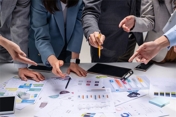 在跨部門預算協(xié)調中，如何克服溝通障礙，達成共識？