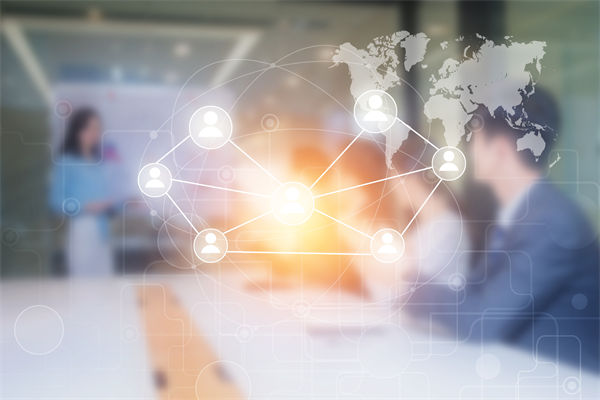 組織規(guī)劃中，如何確保戰(zhàn)略方向與市場(chǎng)需求一致？