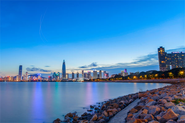 深圳戰(zhàn)略咨詢公司如何幫助企業(yè)制定長(zhǎng)遠(yuǎn)發(fā)展藍(lán)圖？