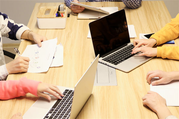 在員工培訓(xùn)上，企業(yè)應(yīng)如何投入，以獲得最大回報(bào)？