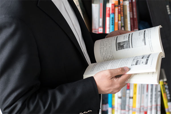 在快速變化的市場中，集團管控如何保持靈活性？