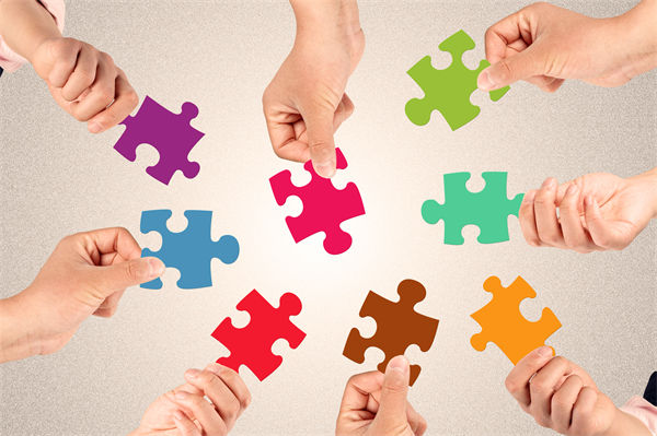 集團(tuán)管控中，如何建立有效的內(nèi)部溝通機(jī)制以促進(jìn)協(xié)同？