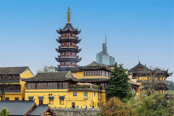 南京戰(zhàn)略咨詢公司如何助力企業(yè)實(shí)現(xiàn)長(zhǎng)遠(yuǎn)發(fā)展？