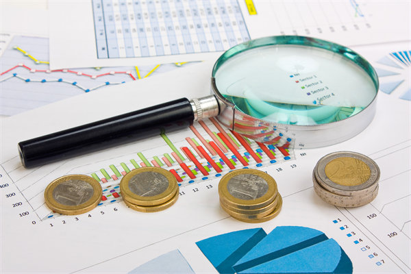 預算編制時，如何平衡長期規(guī)劃與短期資金需求？