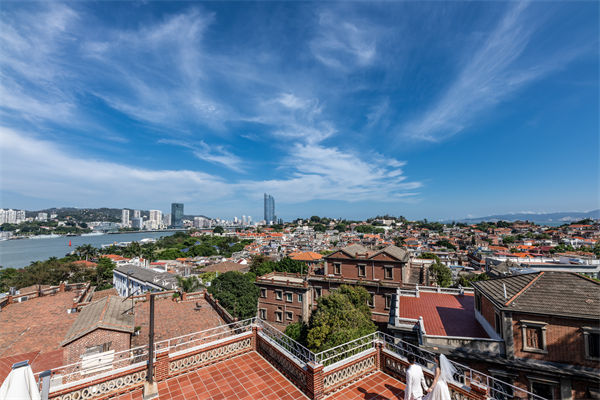 廈門企業(yè)深陷同質(zhì)化競爭泥沼，廈門戰(zhàn)略咨詢公司如何助力破局？