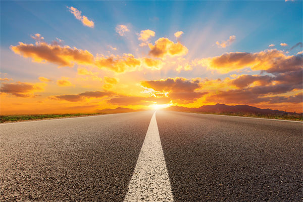 兩會熱議破解企業(yè)“生長痛”，對企業(yè)戰(zhàn)略管理有何啟示？