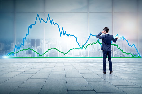 員工績效不佳，是應(yīng)該立即解雇還是給予改進(jìn)機會？