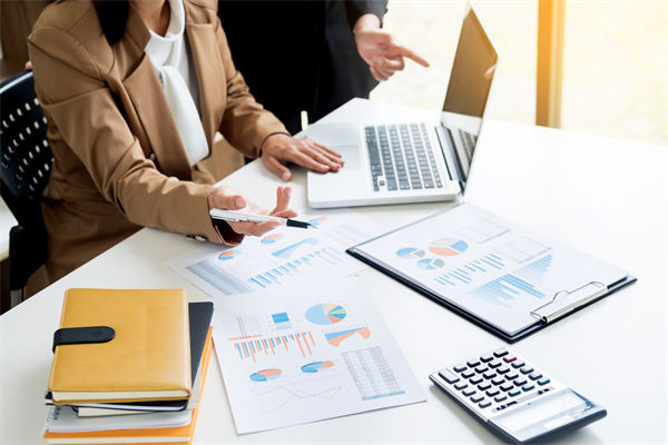 薪酬與市場(chǎng)脫節(jié)，員工抱怨不斷，如何對(duì)標(biāo)市場(chǎng)調(diào)薪？