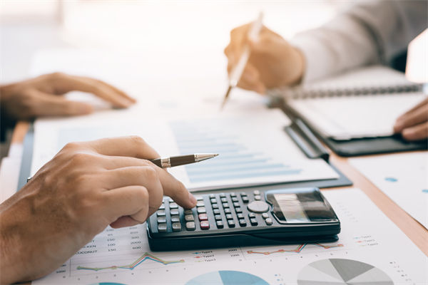 央行5月7日宣布降準(zhǔn)降息，對(duì)企業(yè)薪酬績(jī)效的啟示