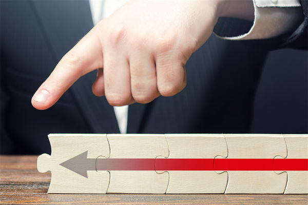 戰(zhàn)略執(zhí)行層層衰減，集團(tuán)管控如何確保目標(biāo)精準(zhǔn)落地？