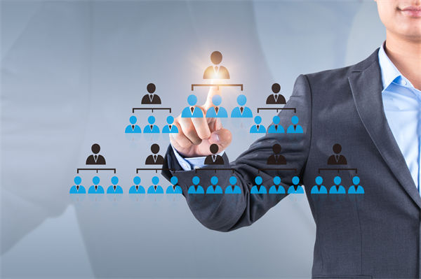 跨區(qū)域擴張時，集團管控如何防止管理效能稀釋？