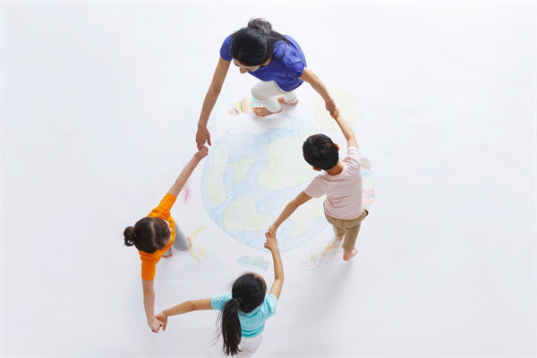 別讓盲卡盲盒“收割”孩子，關(guān)聯(lián)企業(yè)戰(zhàn)略怎么看？