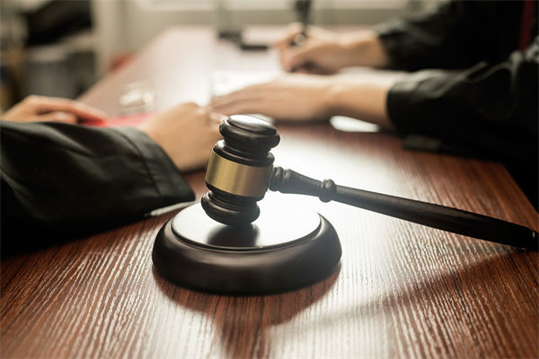 人力資源管理分析：男子請(qǐng)育兒假陪幼女看病被開除