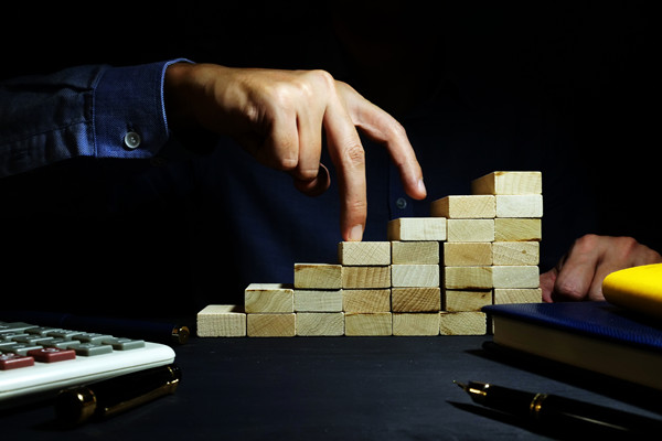 國內(nèi)企業(yè)管理咨詢推薦公司，能助企業(yè)落地實(shí)戰(zhàn)的有哪些？